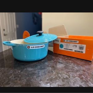 Le Creuset Signature Round Dutch Oven